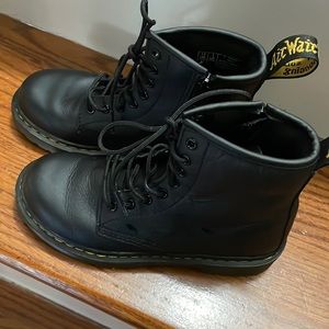 Like NEW kids black DR. MARTINS size 1